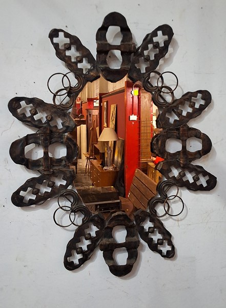 Lot 45 - WALL MIRROR