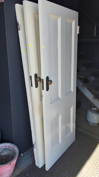 Lot 501 - DOORS