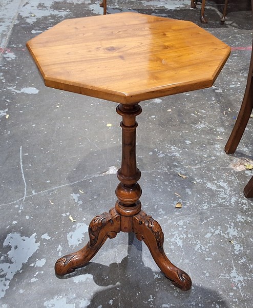 Lot 210 - SIDE TABLE