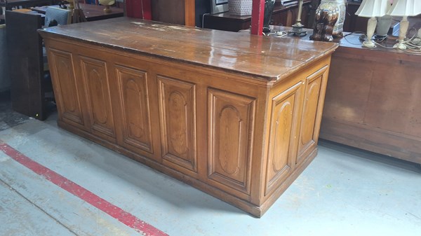 Lot 252 - SHOP COUNTER
