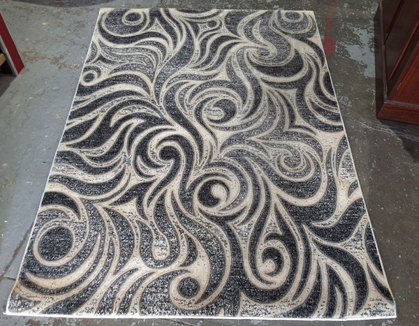 Lot 97 - FLOOR RUG