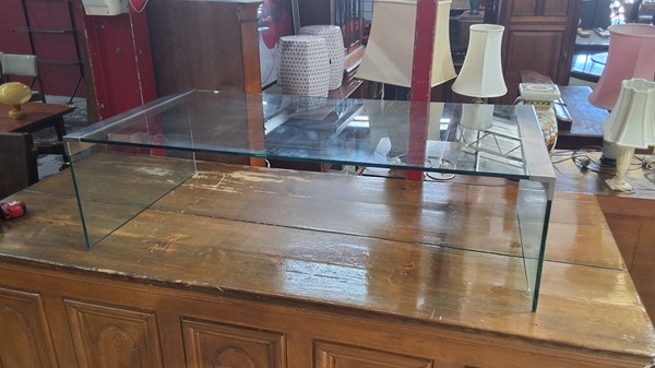 Lot 255 - COFFEE TABLE