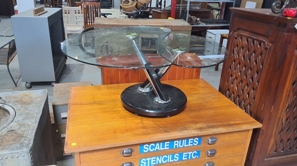 Lot 489 - COFFEE TABLE