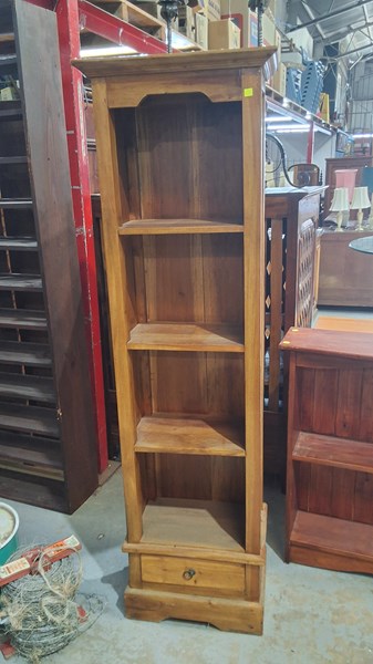 Lot 439 - BOOKSHELF