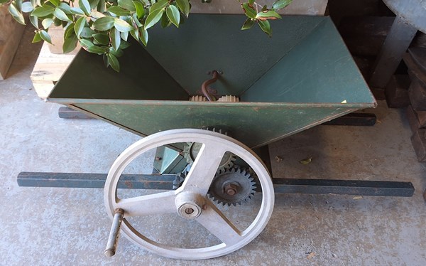 Lot 359 - FRUIT CRUSHER