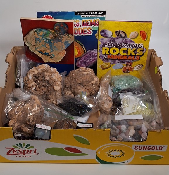 Lot 1419 - MINERAL SPECIMENS