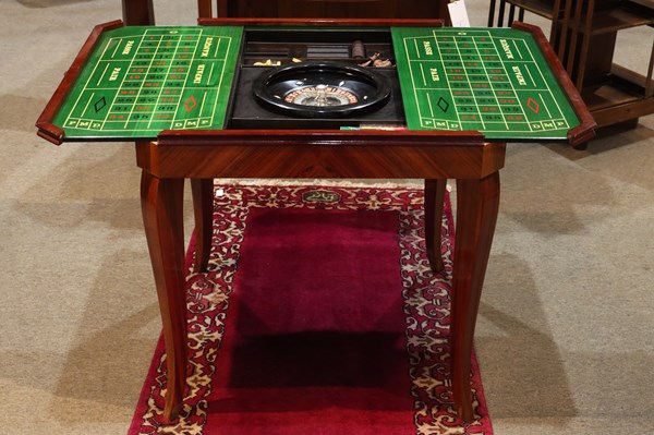 Lot 53 - ITALIAN GAMES TABLE
