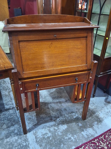Lot 171 - WRITING BUREAU