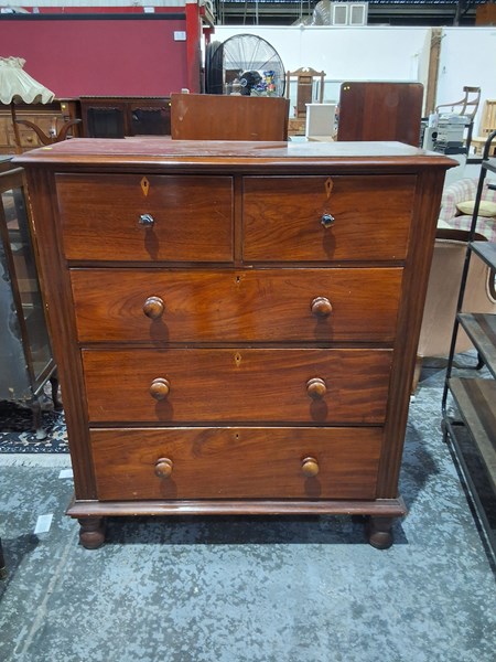 Lot 259 - CHEST OF DRAWERS
