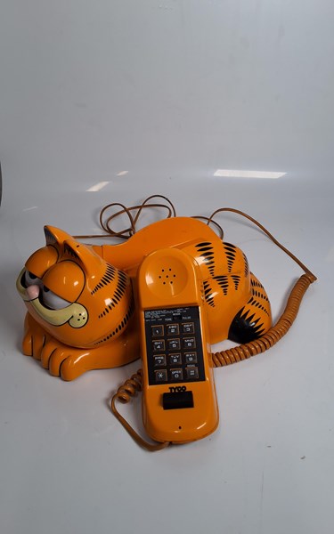 Lot 1382 - TYCO GARFIELD PHONE