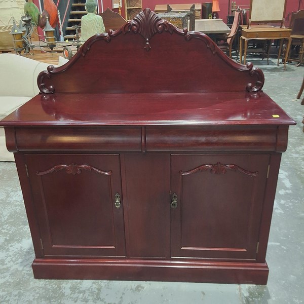 Lot 137 - CHIFFONIER