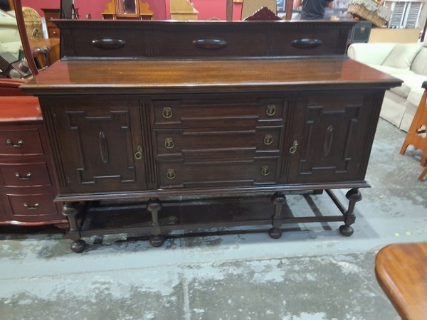 Lot 119 - SIDEBOARD