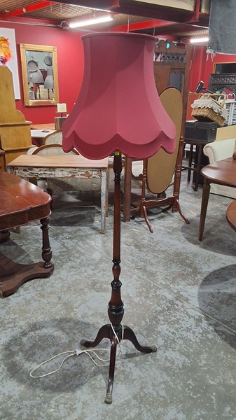 Lot 122 - STANDARD LAMP