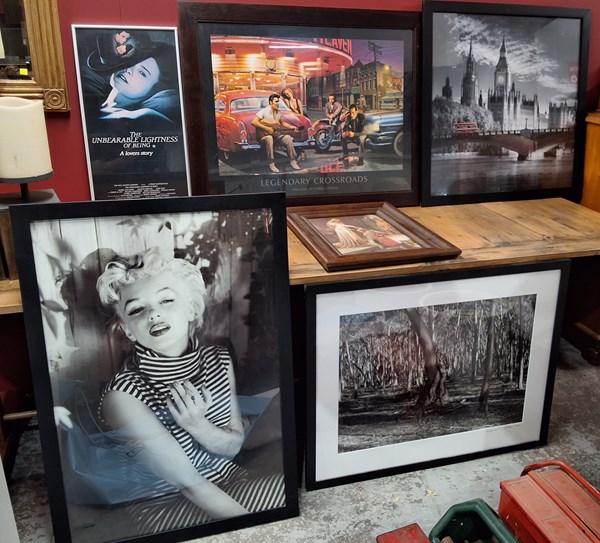 Lot 130 - WALL DECOR LOT