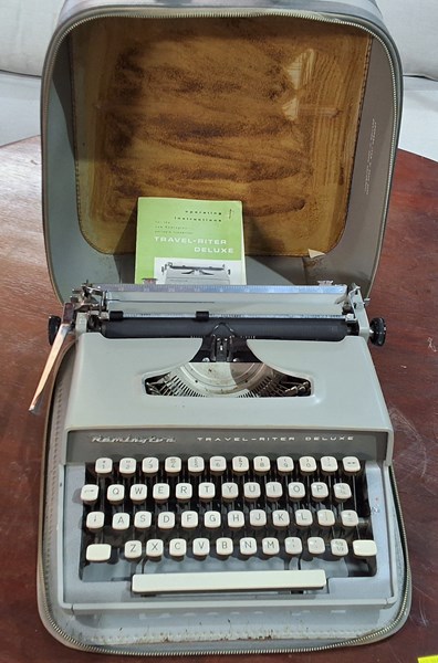 Lot 258 - TYPEWRITER