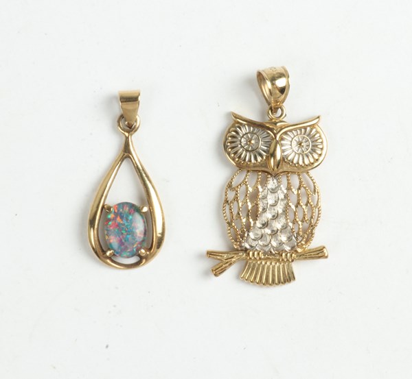 Lot 1027 - GOLD PENDANTS