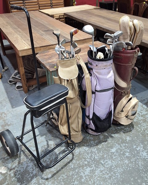 Lot 468 - GOLFING EQUIPMENT