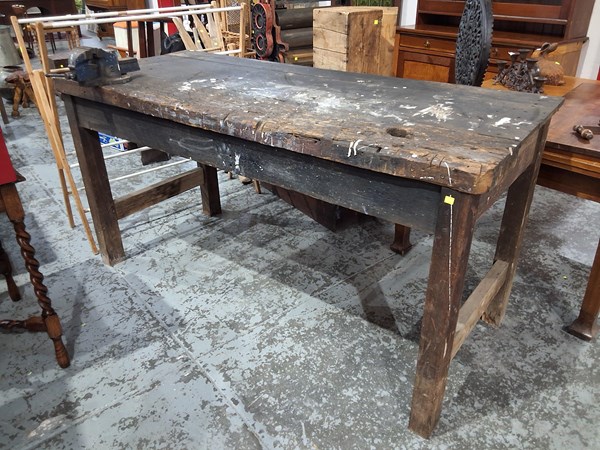 Lot 258 - WORKBENCH