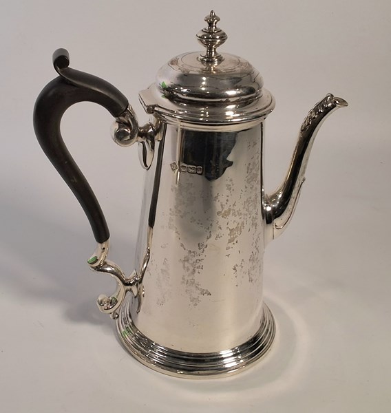 Lot 1090 - SILVER COFFEE POT