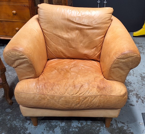 Lot 143 - ARM CHAIR