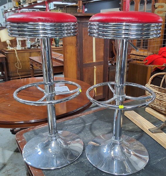 Lot 262 - DINER BAR STOOLS