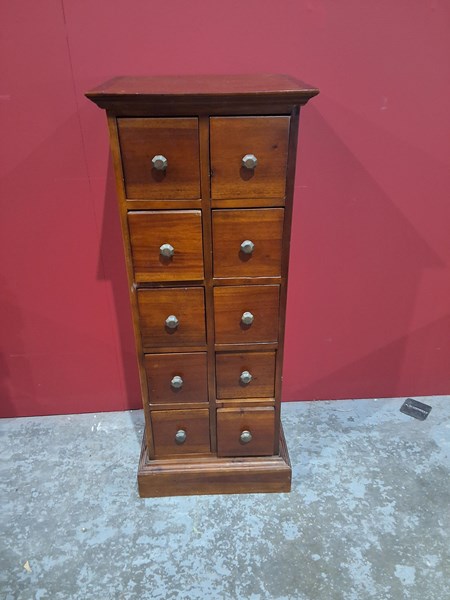 Lot 128 - CHEST OF DRAWERS
