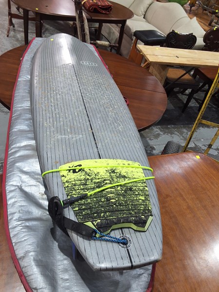 Lot 419 - SURFBOARD
