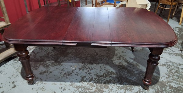 Lot 194 - DINING TABLE