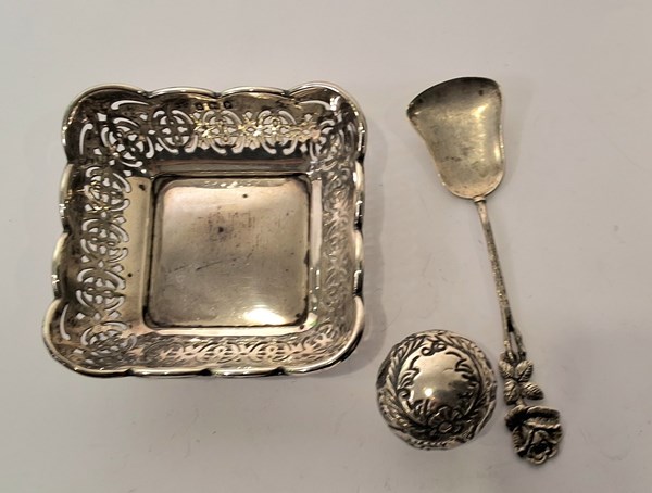 Lot 1106 - SILVER ITEMS