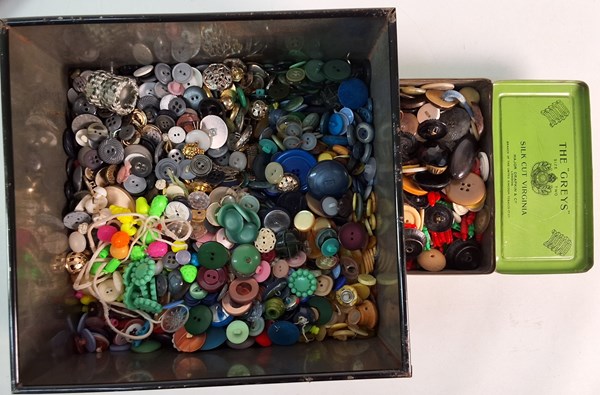 Lot 1414 - BUTTONS