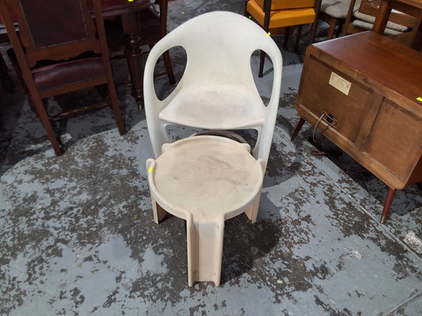 Lot 246 - RETRO FURNITURE