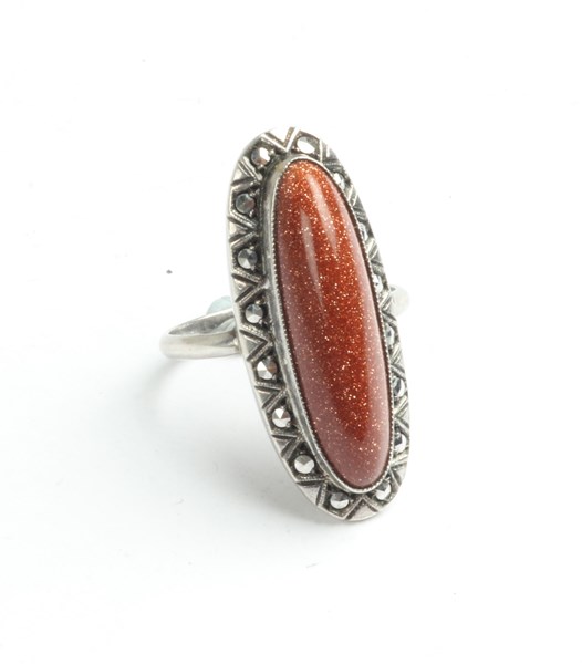 Lot 1101 - SILVER RING