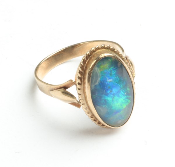 Lot 1036 - GOLD RING