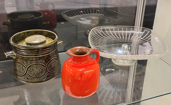 Lot 1444 - MID-CENTURY POTTERY & GLASS