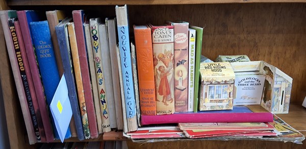 Lot 1513 - VINTAGE CHILDRENS BOOKS