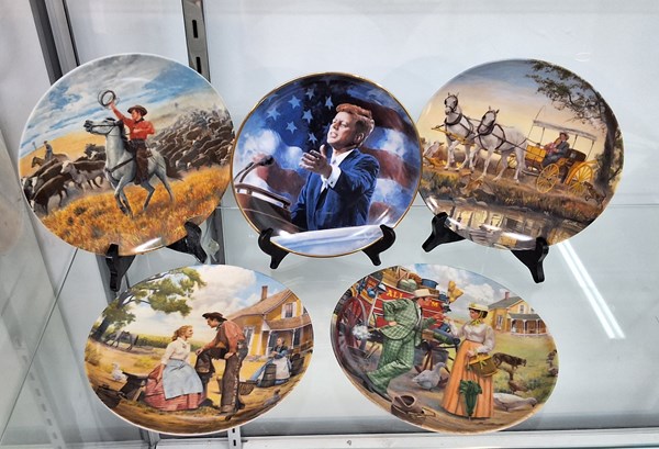 Lot 1554 - AMERICANA PLATES