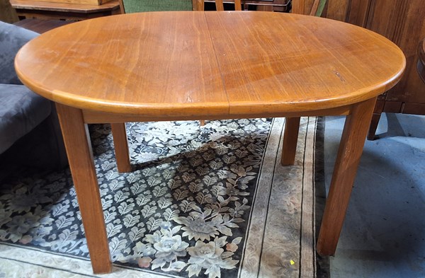 Lot 12 - DINING TABLE