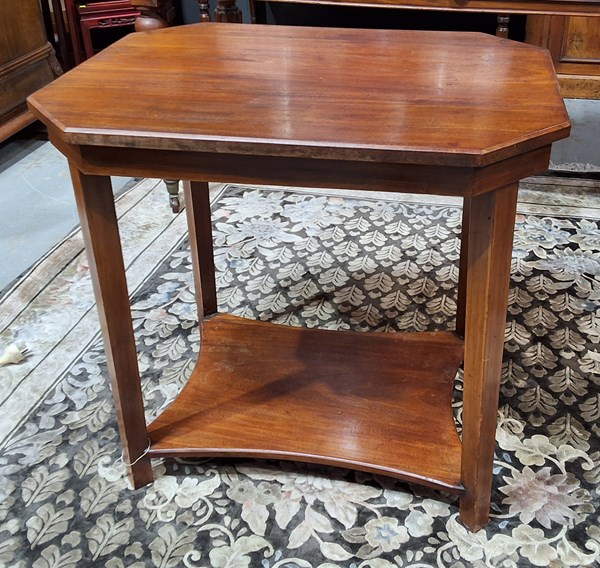 Lot 289 - OCCASIONAL TABLE