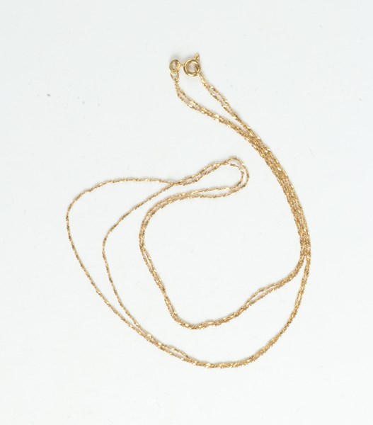 Lot 1025 - GOLD NECKLACE