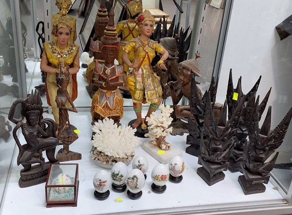 Lot 1566 - ORIENTAL DECOR