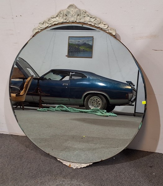 Lot 426 - WALL MIRROR