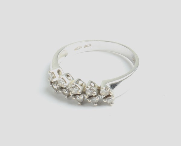 Lot 1019 - GOLD RING