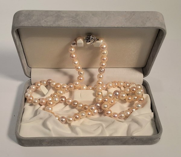 Lot 1068 - STRAND of PEARLS