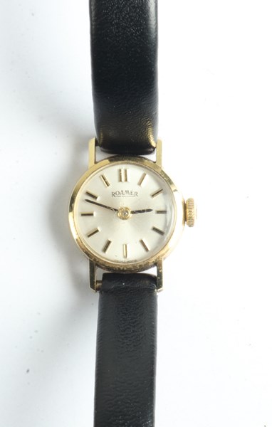 Lot 1075 - GOLD WATCH