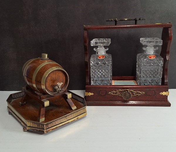 Lot 1565 - BAR DECOR