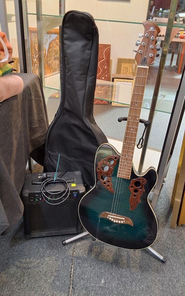 Lot 1248 - GUITAR & AMP