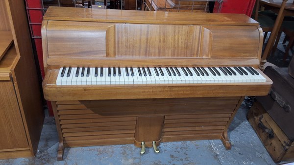 Lot 298 - PIANO