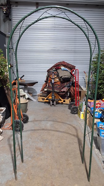 Lot 343 - GARDEN ARCH