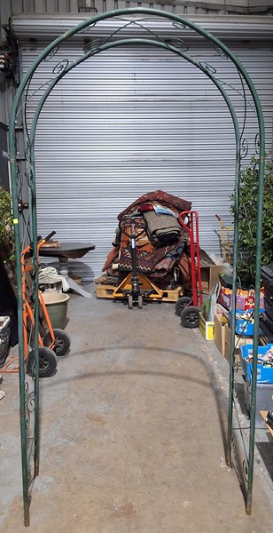Lot 332 - GARDEN ARCH