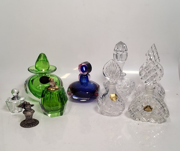 Lot 1221 - PERFUME BOTTLES